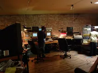The hybrid studio